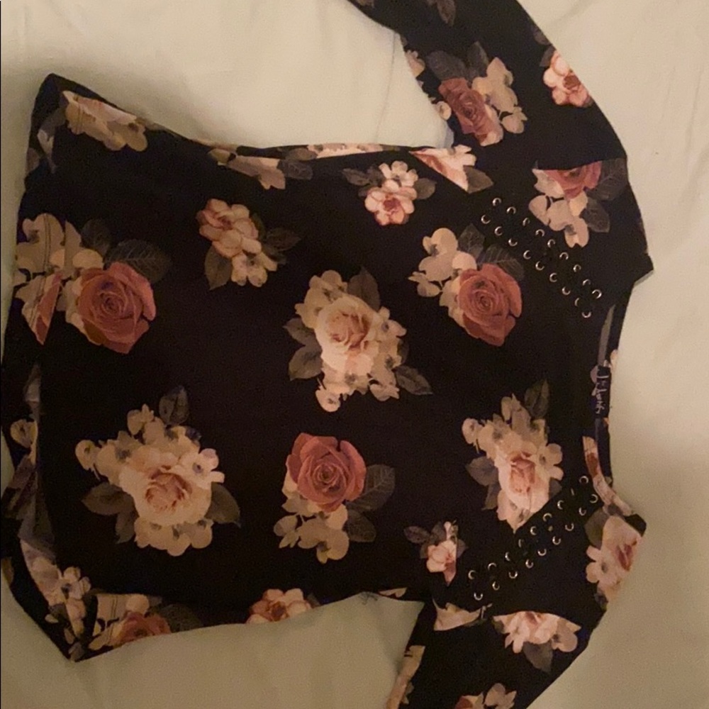 Shirt with lace sleeves
